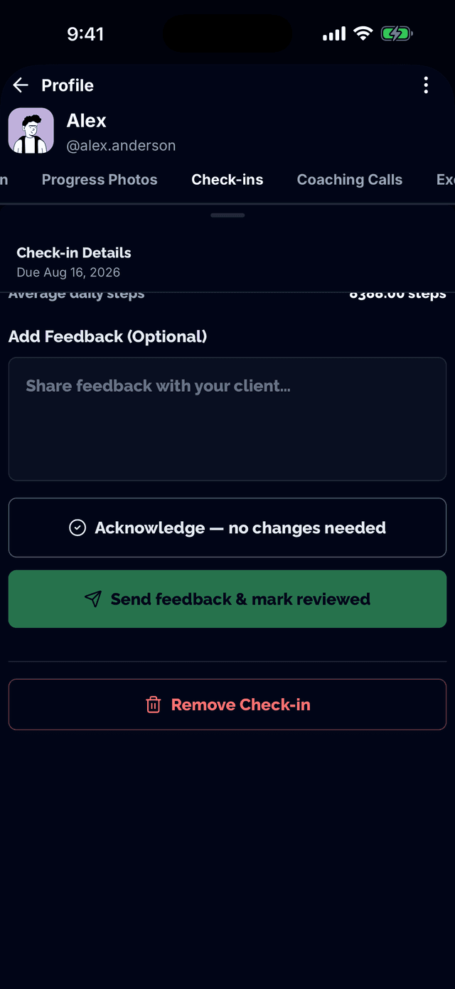 Coach überprüft und hinterlässt Feedback beim Check-in